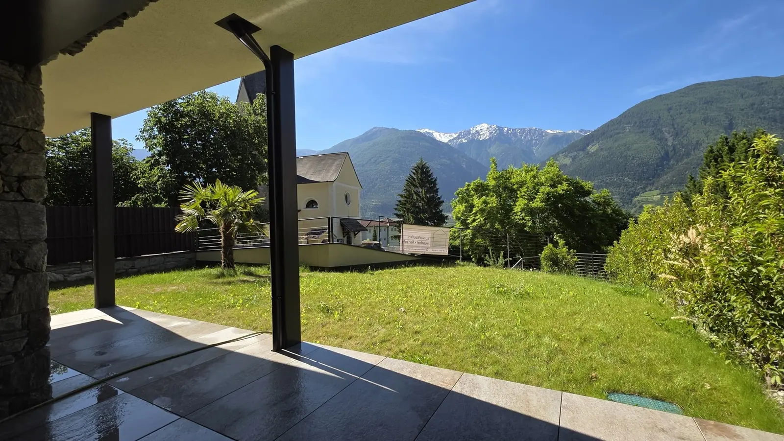 Sonnige Vierzimmergartenwohnung, wunderbare Aussicht, inkl. Stellpl., Garagenstellpl. u.Keller, Schlanders